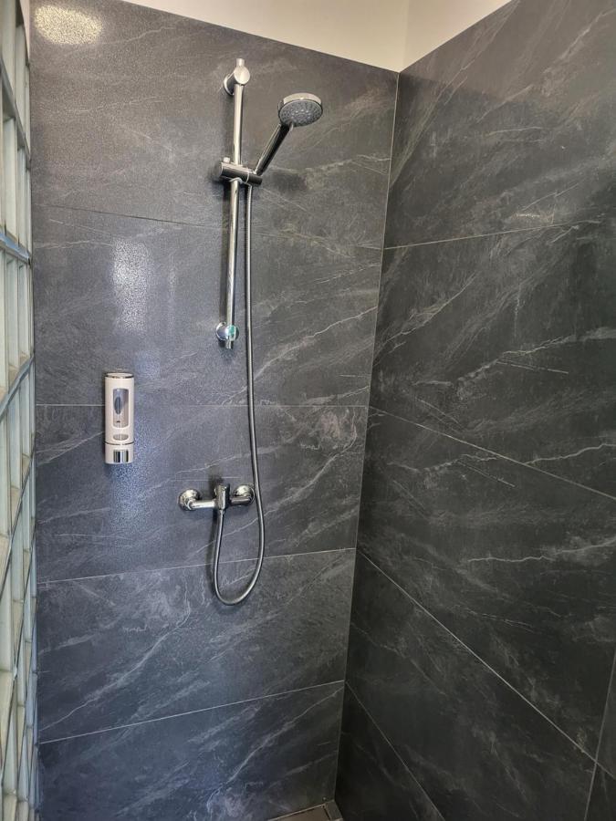 Rooms4Rest Wiertnicza - Private Rooms For Tourists - Atr Consulting Sp, Z O,O, Warschau Exterior foto